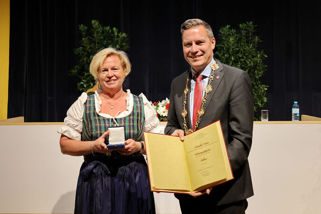 Claudia Vaca erhielt die Ehrenplakette in Silber