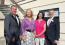 Gemeinderat Alexander Kisely, Ortsvorseherin von Kritzendorf Ingrid Pollauf, Ortsvorsteherin von Höflein Helga Fucac und Stadtrat Roland Honeder nach der Angelobung vor dem Rathaus